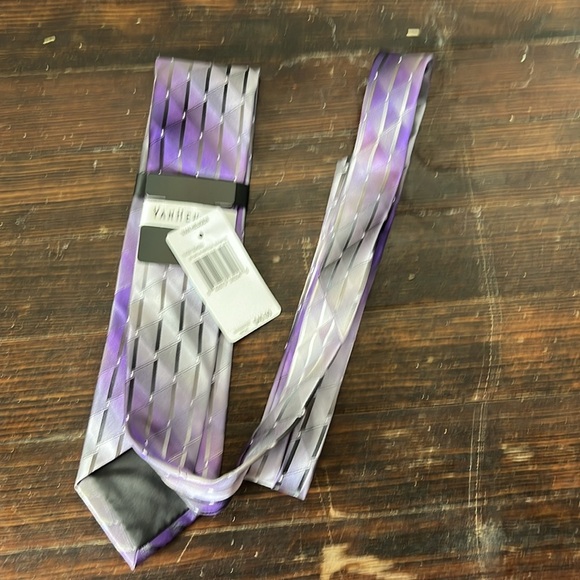 NWT Van Heusen Men’s Purple Tie - Picture 2 of 3